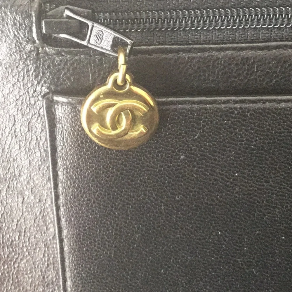 CHANEL Vintage Quilted Patent Leather Large Lunch Box Bag !Rare! - Picture 17 of 17
